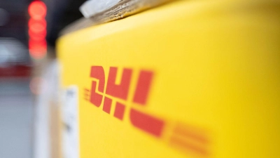 Ein nicht abgeholtes Paket in einem Paketshop, aus dem eine verdächtige Flüssigkeit auslief, sorgte für große Aufregung in Heilsbronn.  (Foto: Hendrik Schmidt)