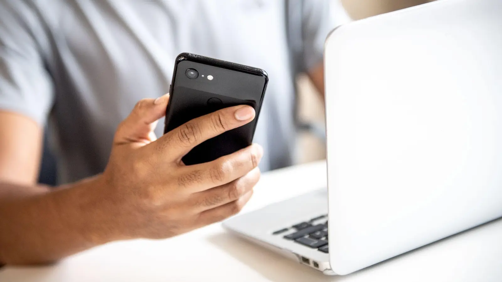 Angeblicher Paypal-Datenleak: Wer auf Nummer sicher gehen möchte, sollte prüfen, ob er oder sie betroffen ist. (Foto: Zacharie Scheurer/dpa-tmn)