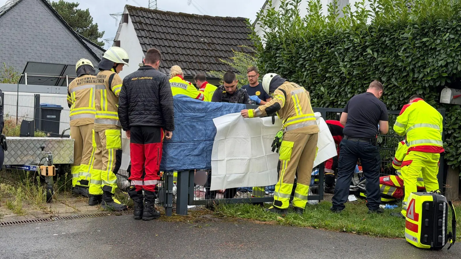 Die Mordkommission ermittelt nach Fund eines Schwerverletzten. (Foto: Justin Brosch/dpa)