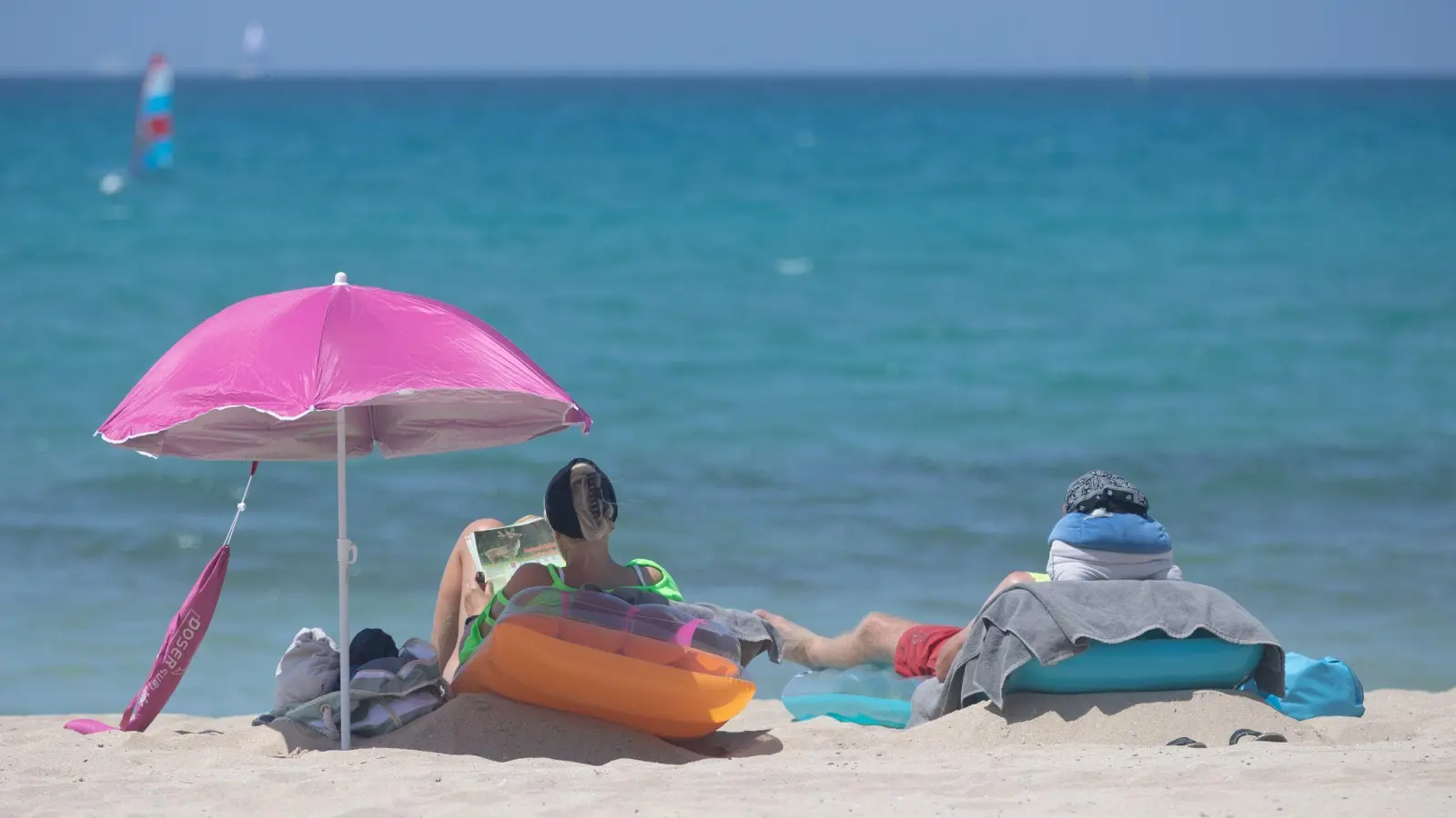 Reisen stehen hoch im Kurs bei den Verbrauchern in Deutschland (Archivbild) (Foto: Clara Margais/dpa)