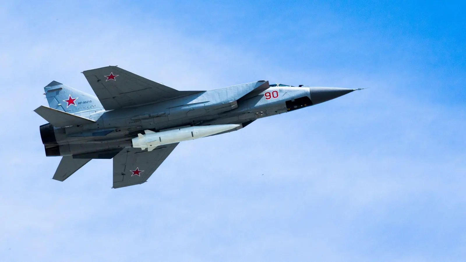 Die Botschaft der Nato ist klar: Russische Piloten gehen ein großes Risiko ein, wenn sie noch einmal alliierten Luftraum verletzten. (Archivbild) (Foto: Alexander Zemlianichenko/AP/dpa)