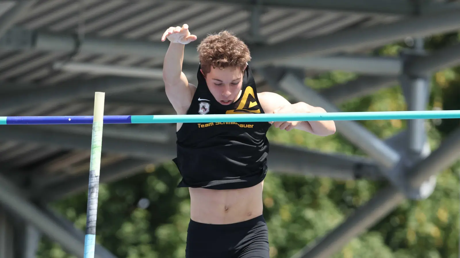 Leo Trumpp erzielte bei der DM im Stabhochsprung eine persönliche Bestmarke. (Foto: Theo Kiefner)