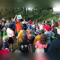 Die Batnight kam 2025 gut an. Zahlreiche Interessierte versammelten sich am Weisachsee um Fledermausexpertin Jana Stepanek. Heuer werden im Landkreis Veranstaltungen in Scheinfeld und Burgbernheim angeboten.  (Foto:  Wolf-Peter Friedrich)