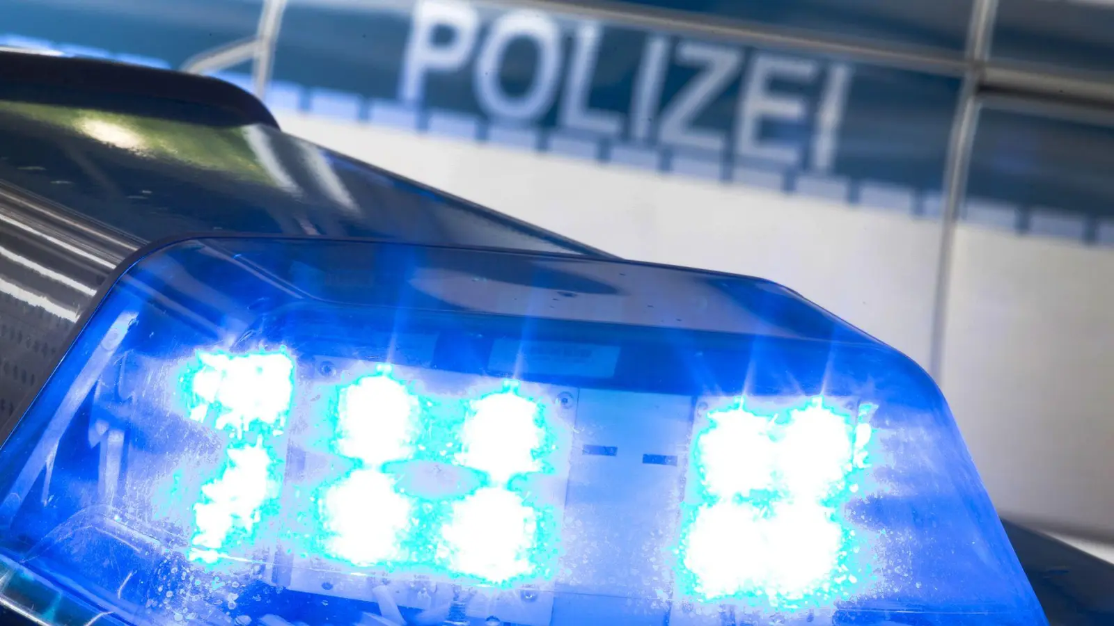 Im Fall mehrerer Raubüberfälle konnte die Polizei zwei Tatverdächtige festnehmen. (Symbolbild) (Foto: Friso Gentsch/dpa)