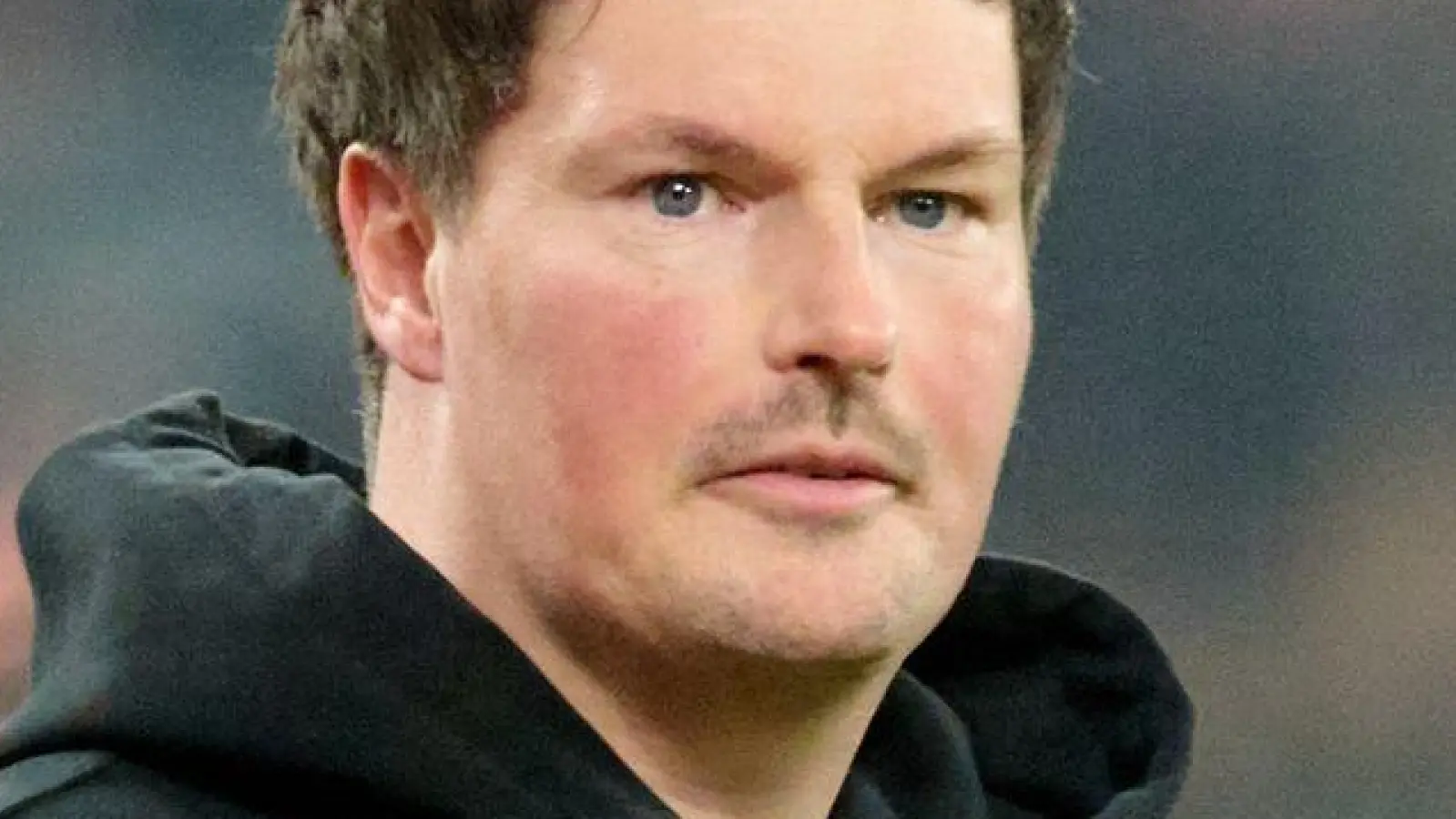 Trainer Merlin Polzin und der Hamburger SV erwarten den FC Augsburg. (Archivbild) (Foto: Bernd Thissen/dpa)