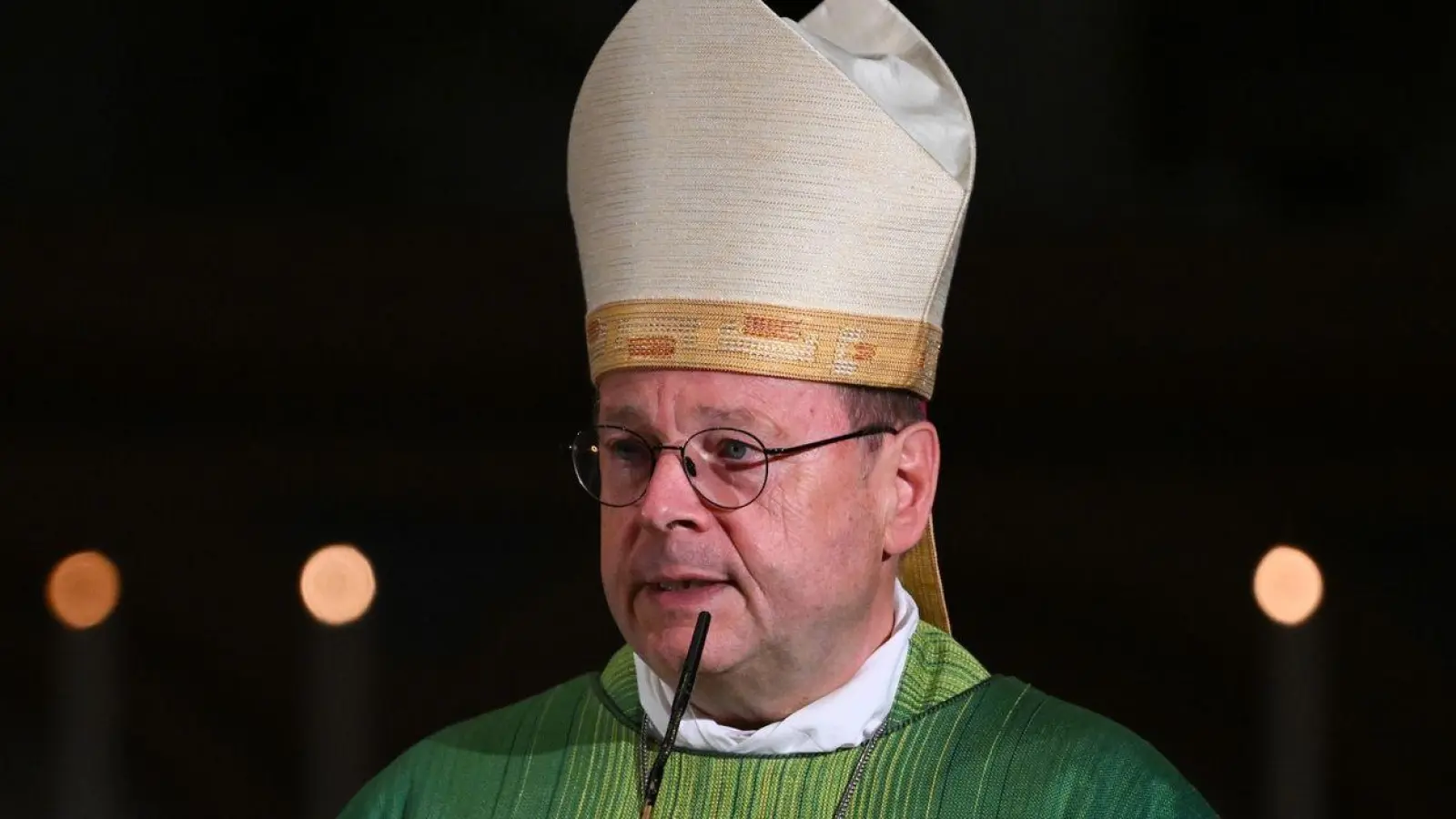 „Das Vertrauen, vor allem in die katholische Kirche, ist enorm gesunken“: Bischof Georg Bätzing. (Foto: Arne Dedert/dpa)
