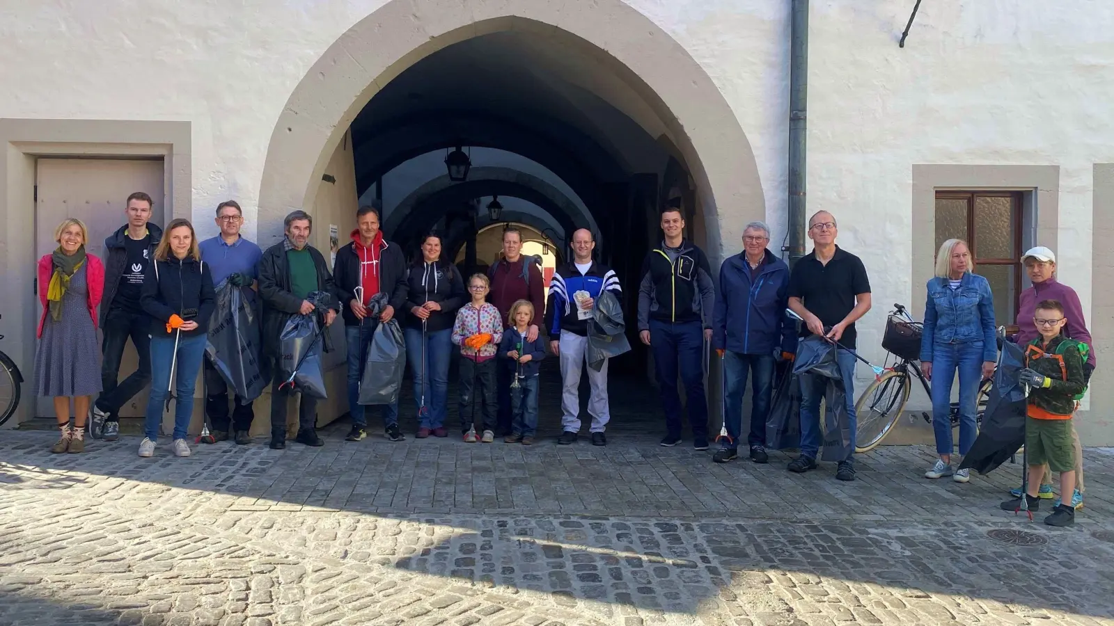 Diese Gruppe war im vergangenen Frühjahr unterwegs und hat in der Stadt aufgeräumt. Dieses Jahr findet die Aktion wieder statt. (Foto: Stefanie Mälzer)