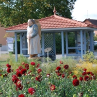Blühende Landschaften und mit der Rockenbacher Bötin eine Heimat für Bienen: Auch der Gutenstettener Obst- und Gartenbauverein sorgt mit für ein hübsches Ortsbild. (Foto: Gerhard Knöchlein)