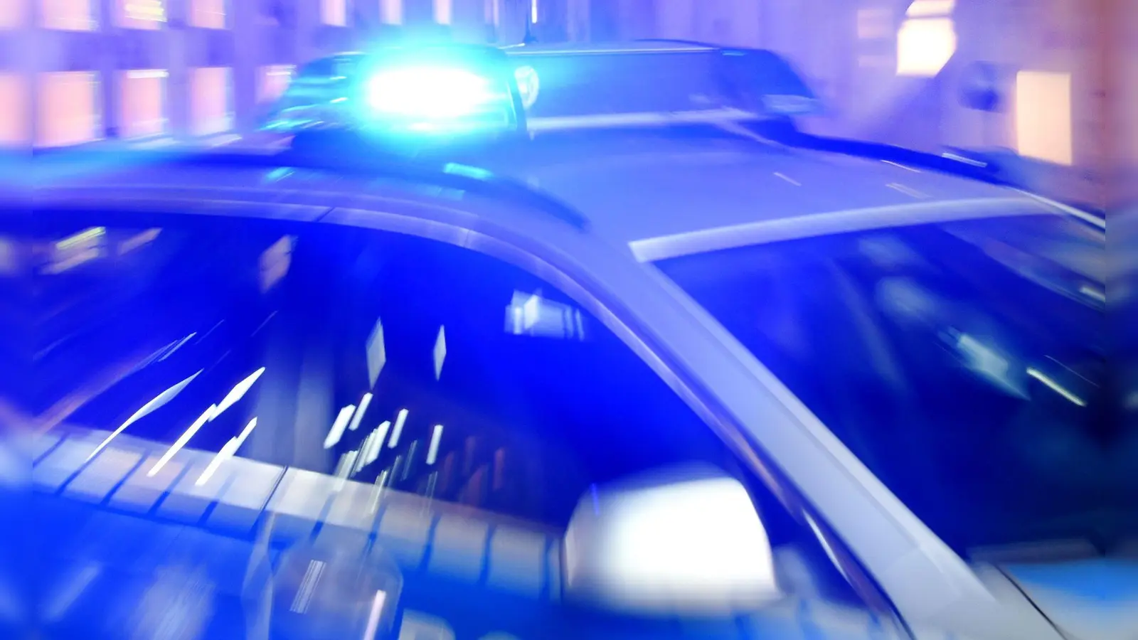 Auch in der Zelle habe der Mann weiter versucht, Widerstand zu leisten. (Symbolbild) (Foto: Carsten Rehder/dpa)