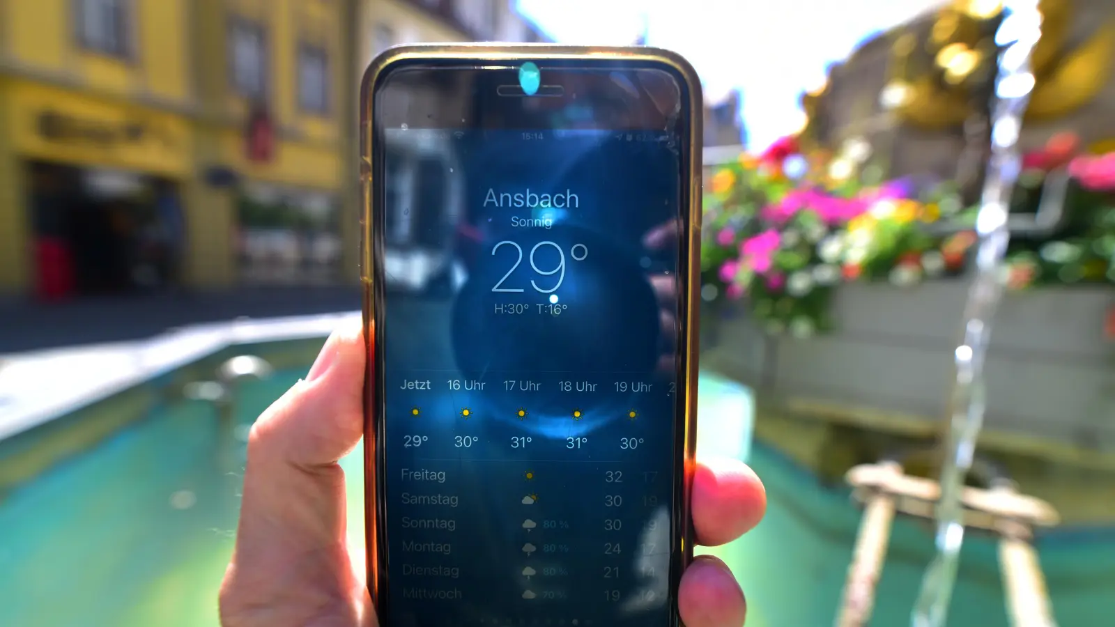 Hohe Temperaturen im Sommer belasten viele Menschen. Wasser kann helfen. (Archivbild: Jim Albright)