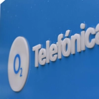 Das O2-Logo am Düsseldorfer Firmenstandort, wo bis 2014 E-Plus seine Zentrale hatte - dann wurde E-Plus von Telefónica gekauft. (Foto: Wolf von Dewitz/dpa)
