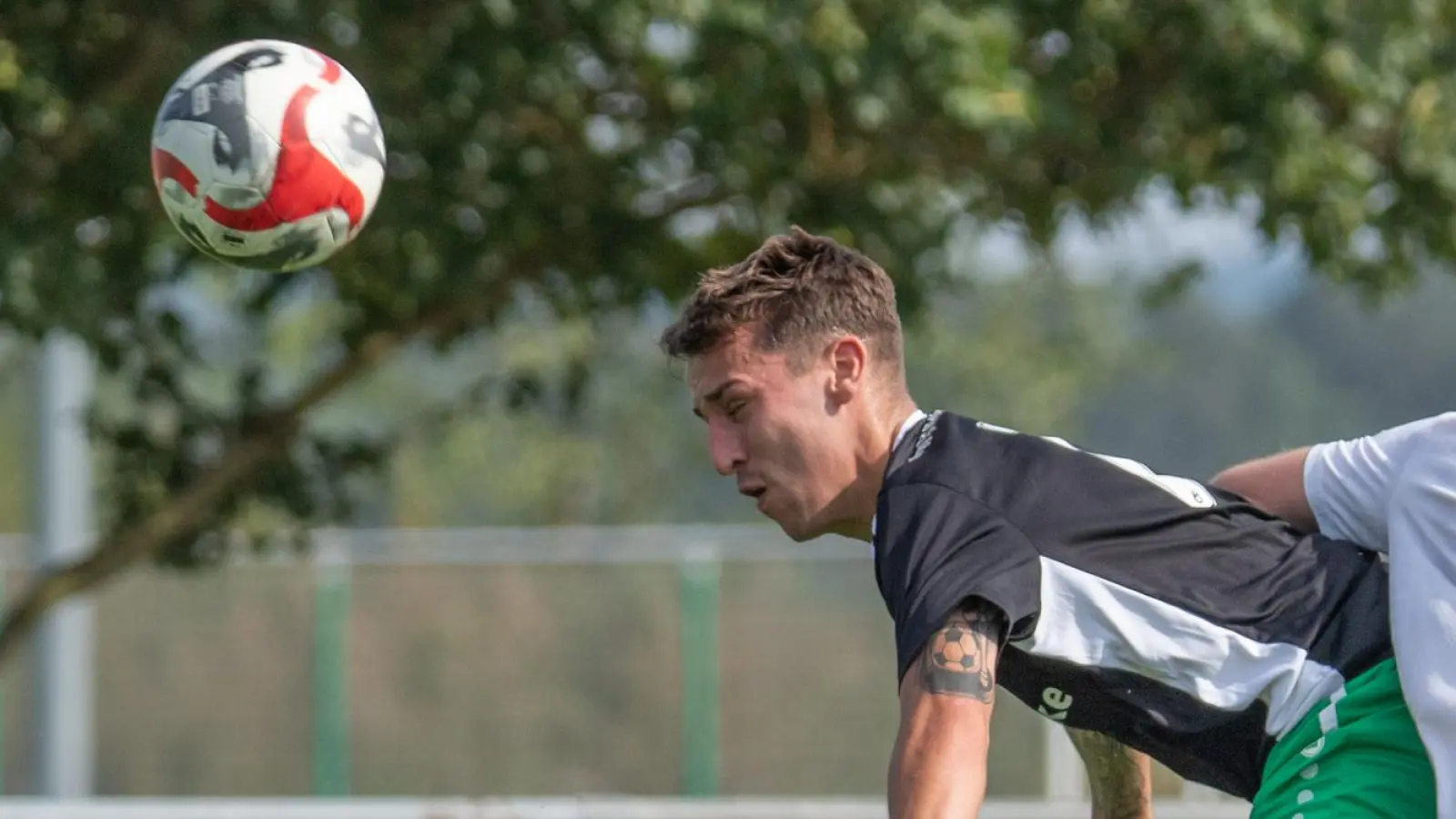 Trägt den Fußball auch auf der Haut: Nico Rausch erzielte stolze 33 Tore für Wolframs-Eschenbach in der Kreisklasse. (Foto: Markus Zahn)