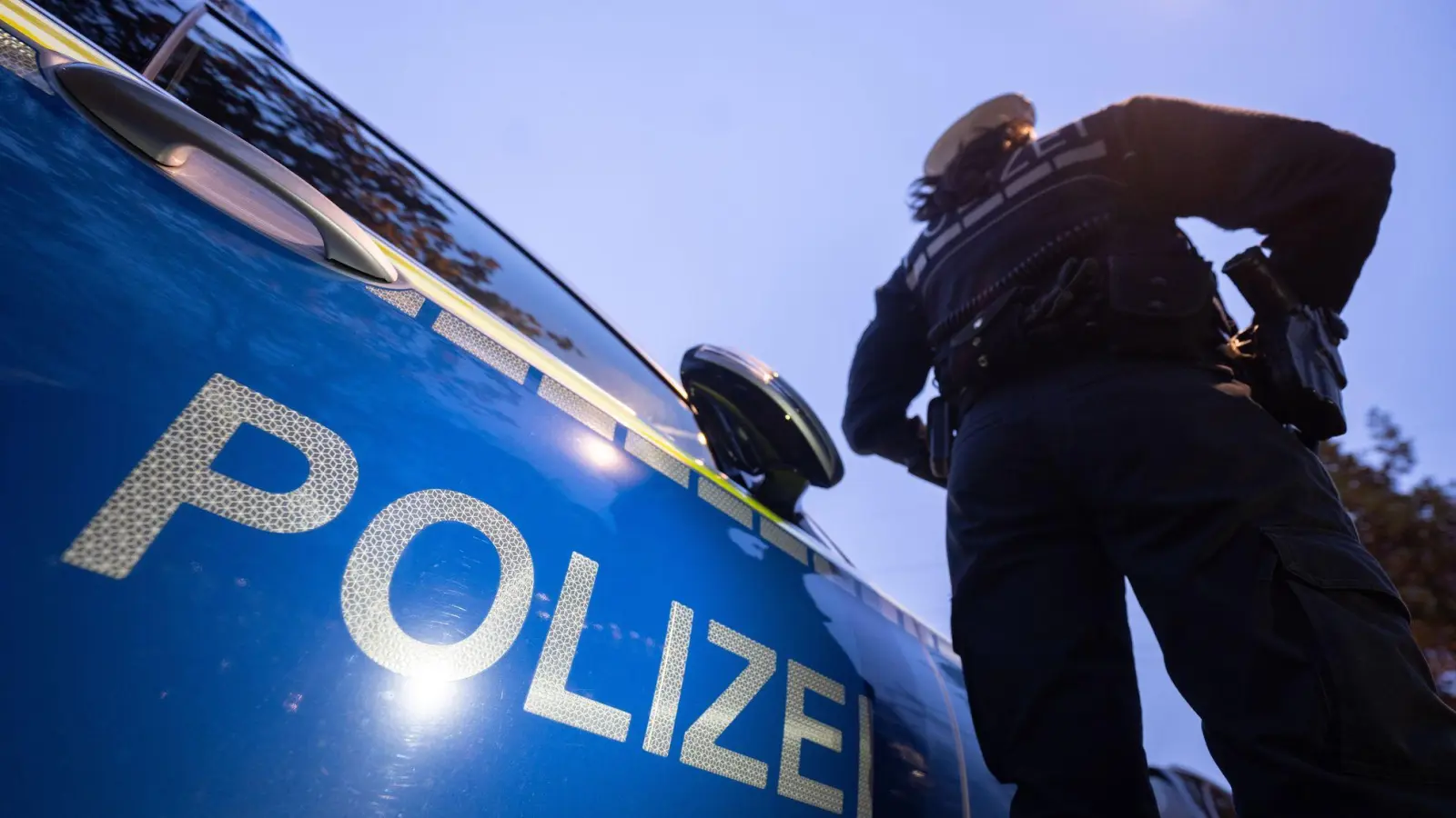 Eine Streife rückte zu dem Spielplatz aus. (Symbolbild) (Foto: Marijan Murat/dpa)