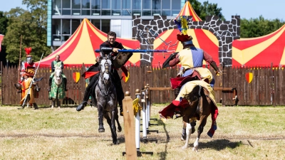 Hoch zu Ross: Ein Höhepunkt des Mittelalterspektakels in Feuchtwangen ist das große Ritterturnier. Es findet an allen drei Tagen statt. (Foto: Roland Turba)