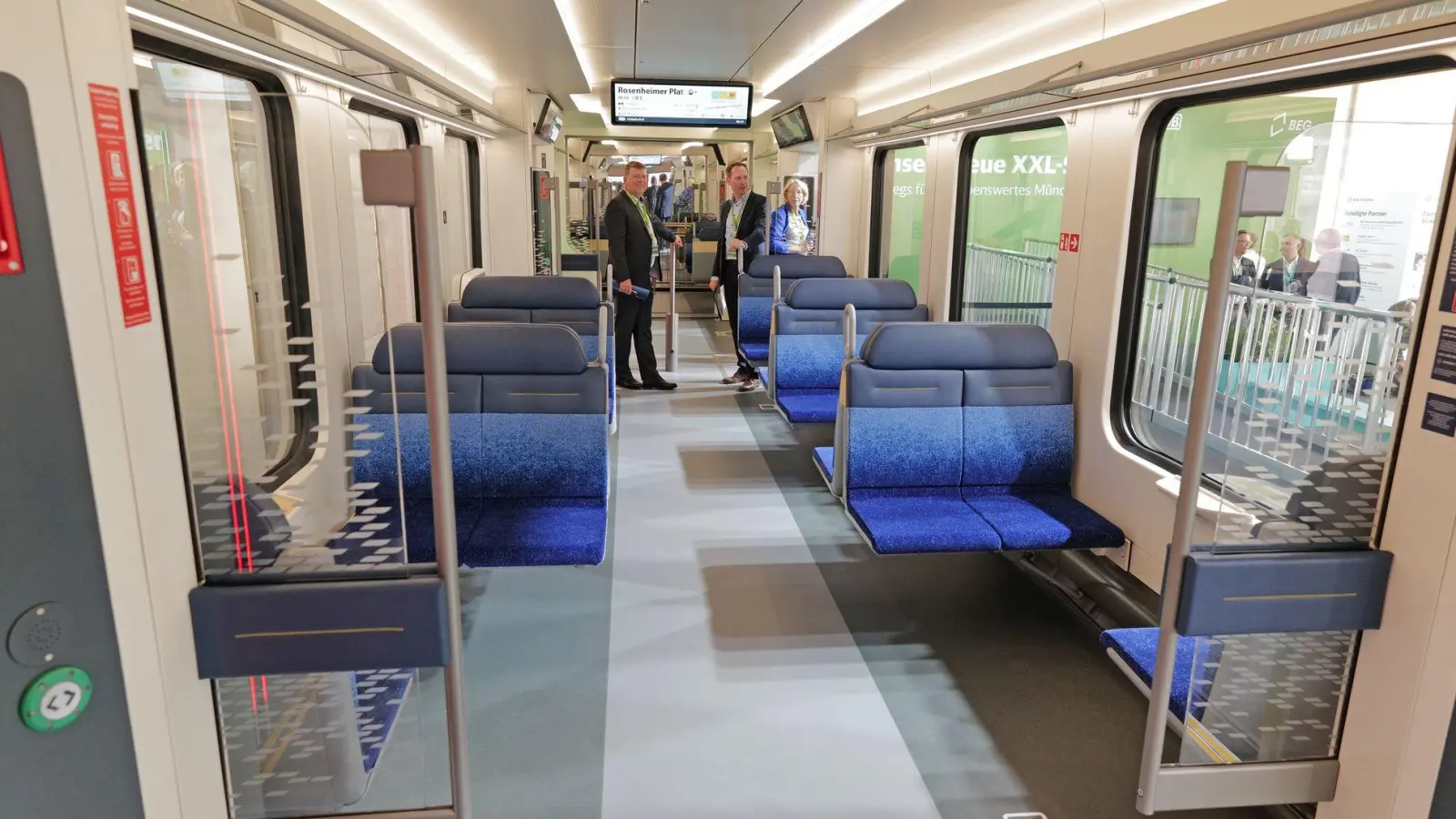 Mehr als 200 Meter lang sollen die Züge sein.  (Foto: Uwe Lein/dpa)