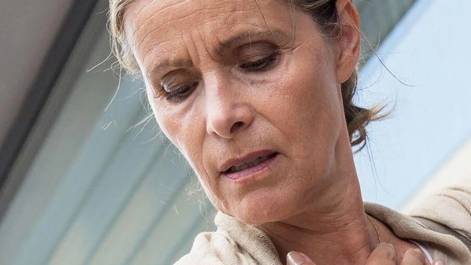 Nach Belastung bleibt der Atem weg? Ein Arztbesuch kann für Klarheit sorgen. (Foto: Christin Klose/dpa-tmn)