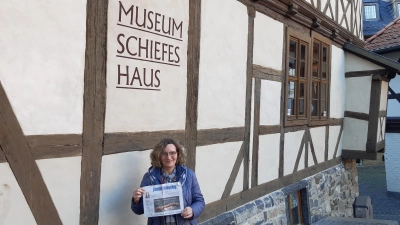 Mit der FLZ unterwegs: Die wunderschönen Stadt Wernigerode besuchte Sigrun Volland im Rahmen ihres Aufenthaltes im Harz. Dort stand das Museum „Schiefes Haus” auf dem Programm, vor dem das Foto entstand.