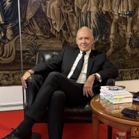 Professor Dr. Dr. Peter Löw will mit seinem Buch auch Mut machen. (Foto: Josefine Mühlroth)