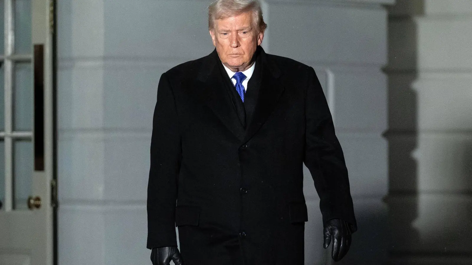 Der rassistische Beitrag auf seinem Account wird gelöscht - doch eine Entschuldigung hält Trump nicht für nötig.  (Foto: Jose Luis Magana/AP/dpa)