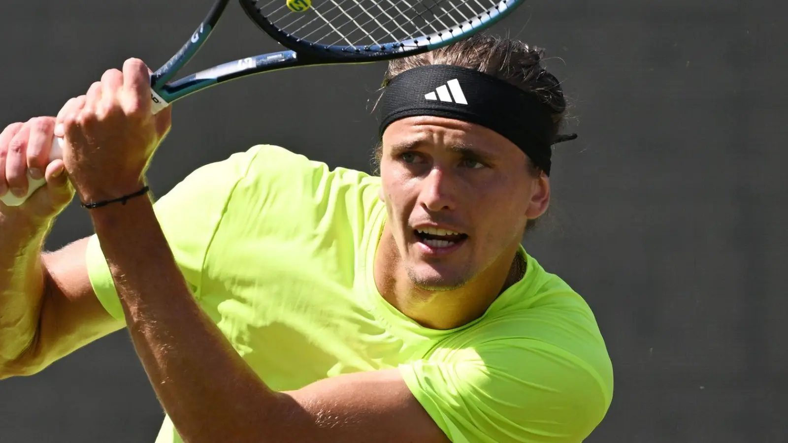 Auftakthürde erfolgreich genommen: Alexander Zverev in Stuttgart. (Foto: Marijan Murat/dpa)