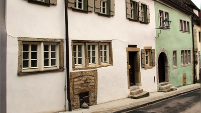 Das Doppelhaus in der Judengasse besteht aus zwei Teilgebäuden mit den Nummern 12 und 10. Beiden wird eine hohe historische und kulturelle Bedeutung zugesprochen. (Foto: Stefan Neidl)