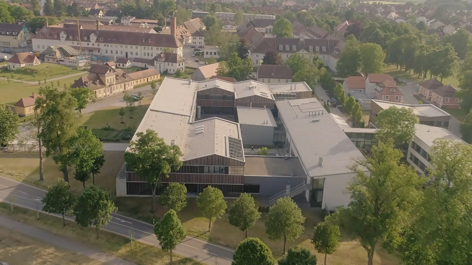 Auf dem Campus in Triesdorf wird am 28. März das 20-jährige Bestehen des Masterstudiengangs Regionalmanagement gefeiert. (Archivfoto: HSWT)