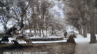 Der Ansbacher Hofgarten hatte früher ein ganz anderes Gesicht als heute, wie diese historische Postkarte zeigt. Veranstaltungen fanden dort mit großem Selbstverständnis statt. (Foto: Sammlung Breitschwert)