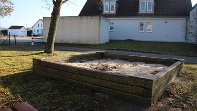 Der Sandkasten am Spielplatz in Hartershofen werde kaum genutzt, so ein Hinweis aus dem Ratsgremium. Die Fläche könnte als Parkplatz für die benachbarte Diakonie dienen. (Foto: Stefan Neidl)