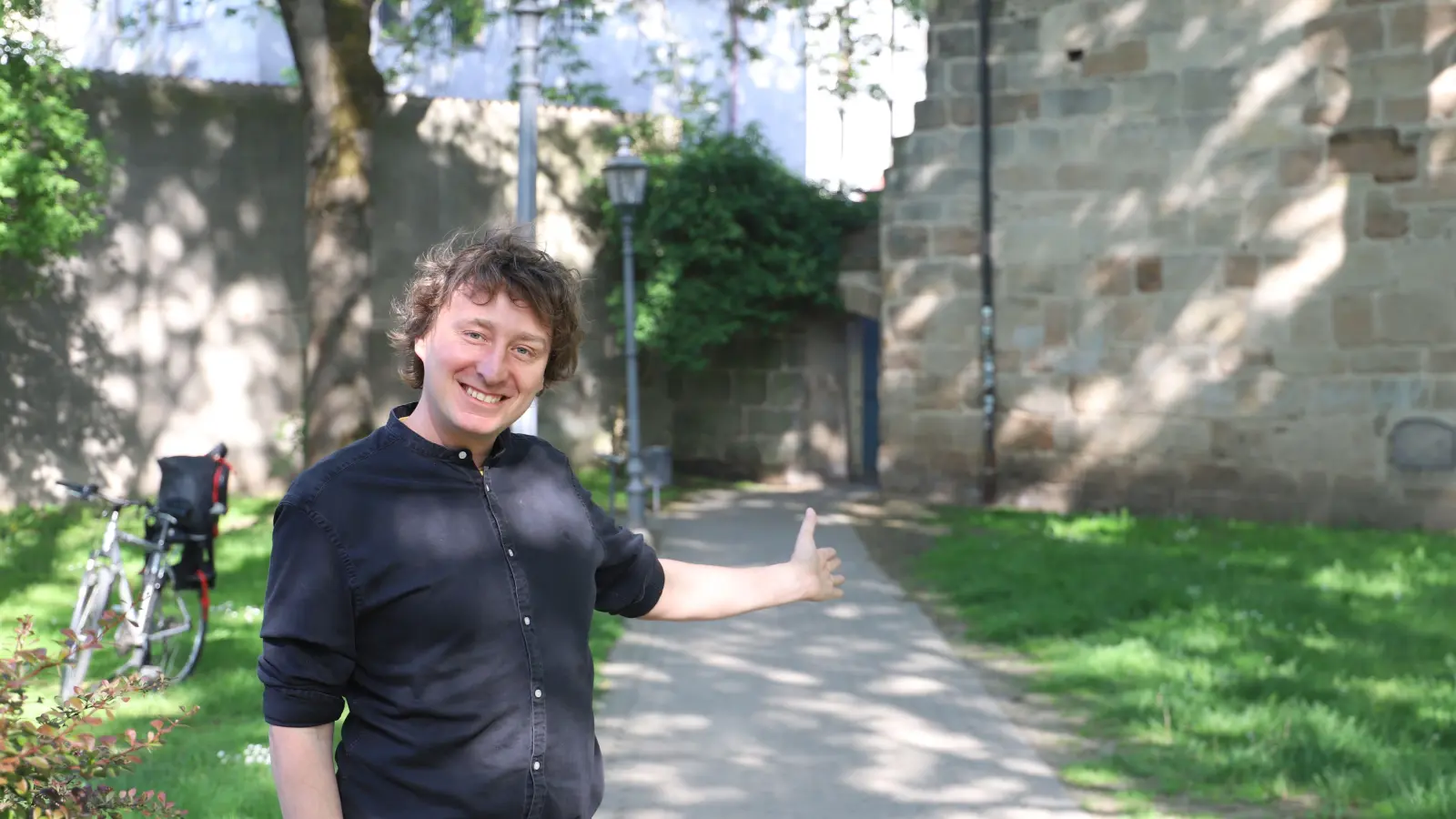 Sebastian Lieb lädt fürs Altstadtfest zum Kulturgärtla ein. Das Team ist auf der ehemaligen Ziegenwiese zu finden. (Foto: Oliver Herbst)