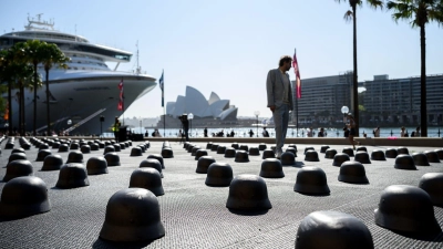 Die Installation „Mushrooms“ steht direkt am Hafen von Sydney. (Foto: Bianca De Marchi/AAP/dpa)