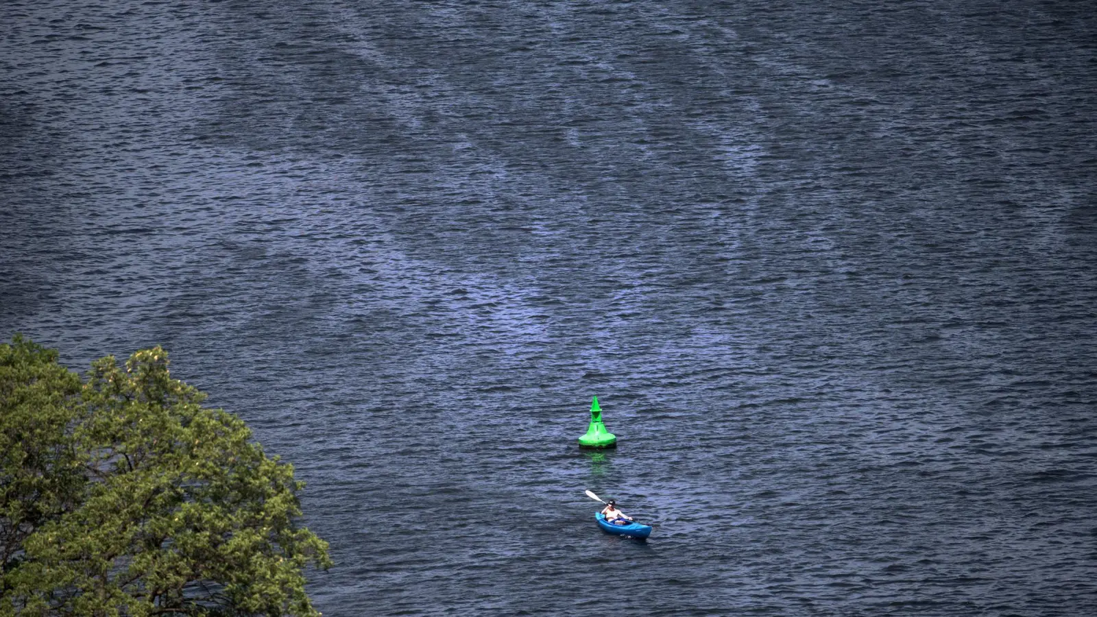 Ein Mann in den USA hat seinen eigenen Tod bei einem Kajakunfall vorgetäuscht. (Symbolbild) (Foto: Ralf Hirschberger/dpa)