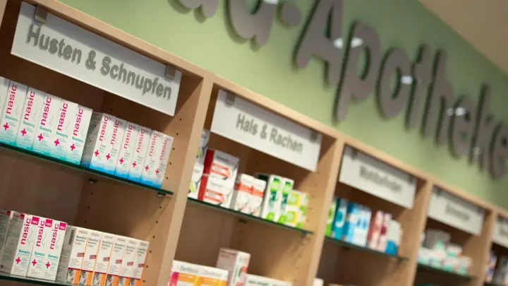 Die europäische Arzneimittelbehörde EMA warnt vor Medikamenten mit dem Wirkstoff Pholcodin. (Foto: Friso Gentsch/dpa)