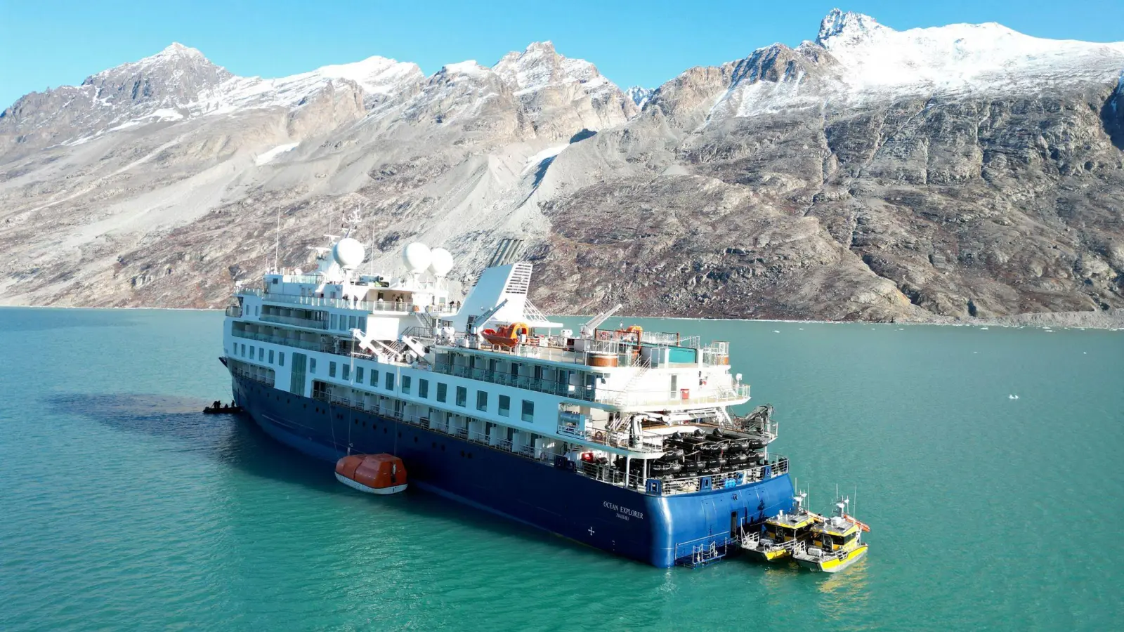 Das Kreuzfahrtschiff „Ocean Explorer“ ist vor Grönland auf Grund gelaufen. (Foto: Uncredited/SIRIUS/Joint Artic Command/AP/dpa)