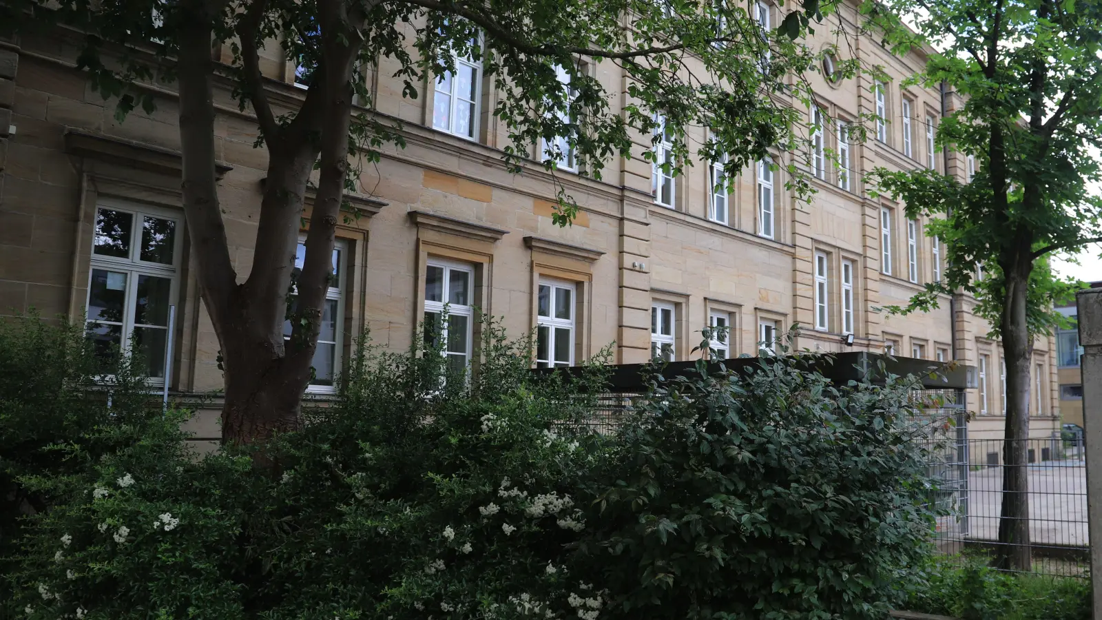 Die Karolinenschule zählt zu den vier Ansbacher Schulen, die das Programm in Bayern in einem ersten Schritt unterstützt. (Foto: Oliver Herbst)