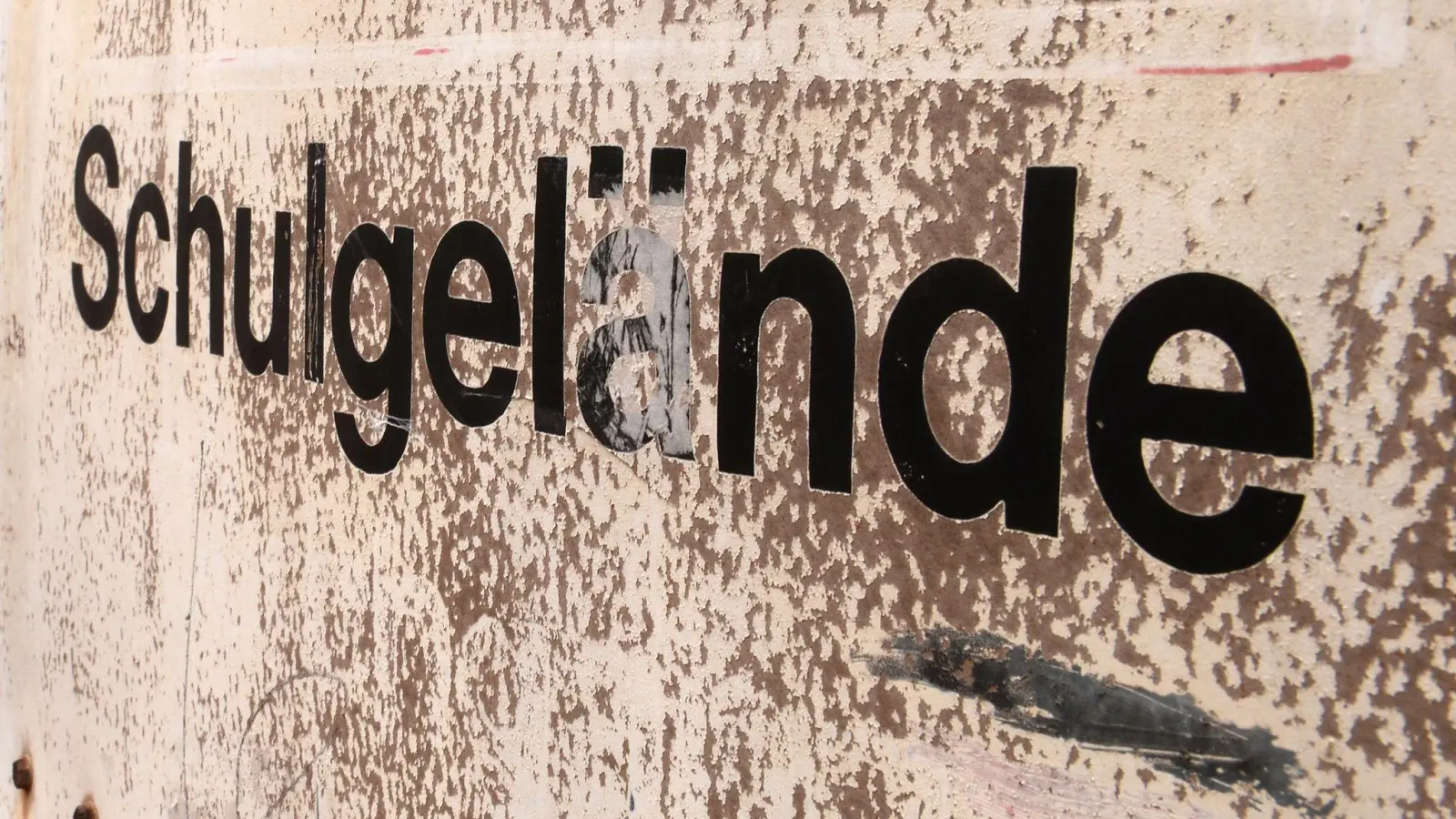 Kommunen sehen größten Investitionsrückstand bei Schulgebäuden (Symbolbild) (Foto: Hendrik Schmidt/dpa-Zentralbild/dpa)