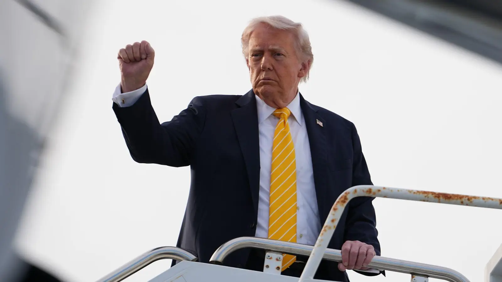 Trump kündigt eine neue Initiative in der Straße von Hormus an - lässt aber viele Details offen.  (Foto: Matt Rourke/AP/dpa)