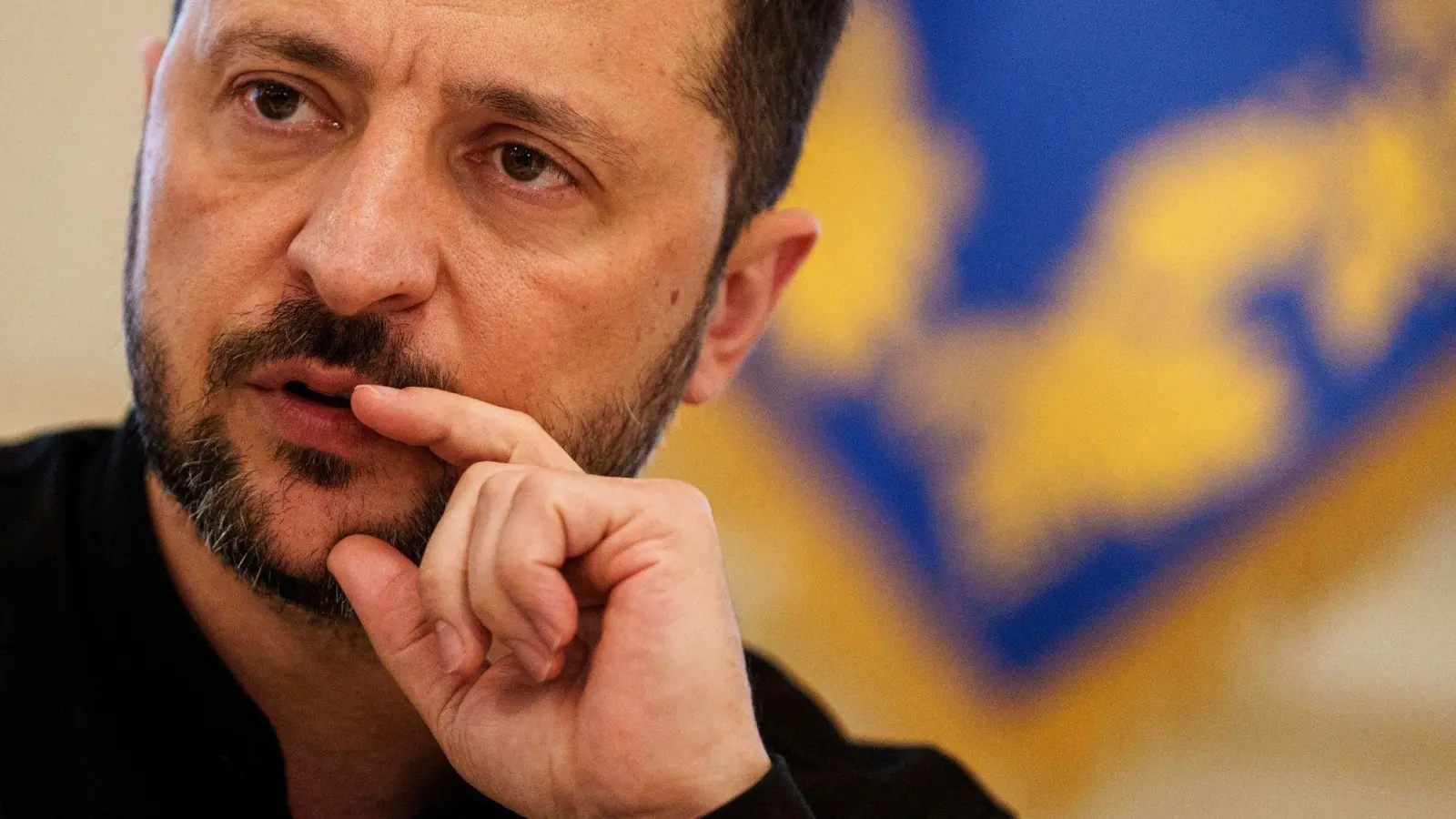 Selenskyj appelliert an die Verbündeten, Putins Drohungen nicht mit Schwäche zu begegnen. (Foto: Evgeniy Maloletka/AP/dpa)