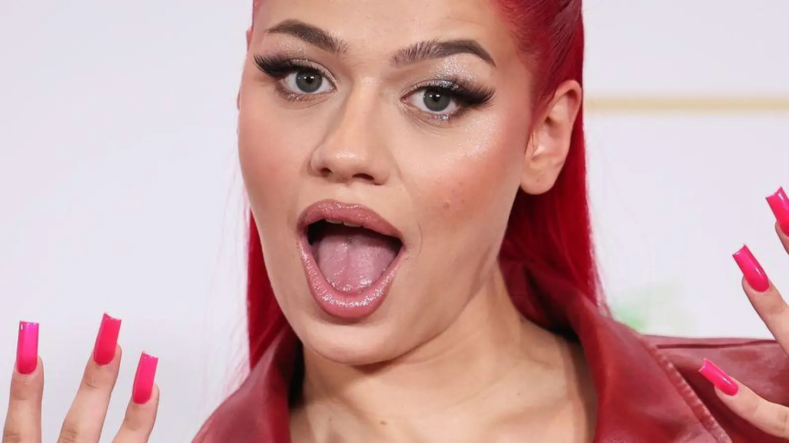 Rapperin Badmómzjay: „Das Klischee, was mich am meisten über Frauen im Rap nervt, ist, dass wir nicht rappen können.“ (Archivbild) (Foto: Christian Charisius/dpa)