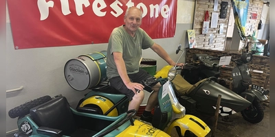 Sein Herz an den italienischen Kult-Roller Vespa hat der Bechhöfer Theo Däschlein verloren. Seine Sammlung zeigt er jetzt in Bechhofen in einer Dauerausstellung. (Foto: Johannes Flierl)