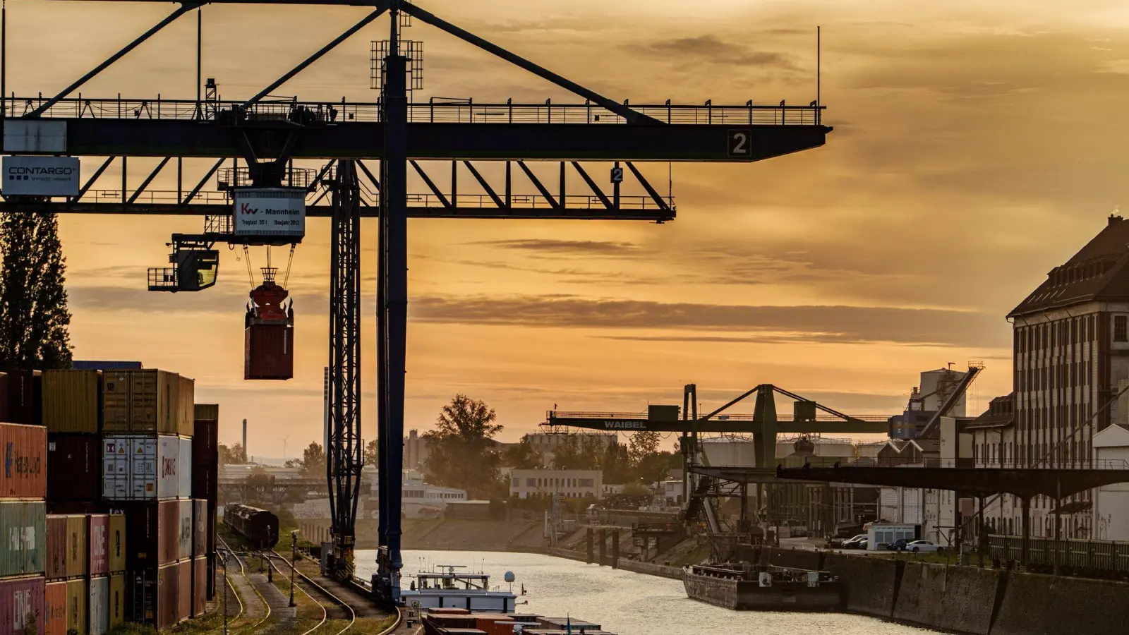 Um die Dauerkrise der deutschen Wirtschaft zu überwinden, müsste die Bundesregierung weitergehende Reformen angehen, sagen führende Wissenschaftler. (Symbolbild) (Foto: Andreas Arnold/dpa)