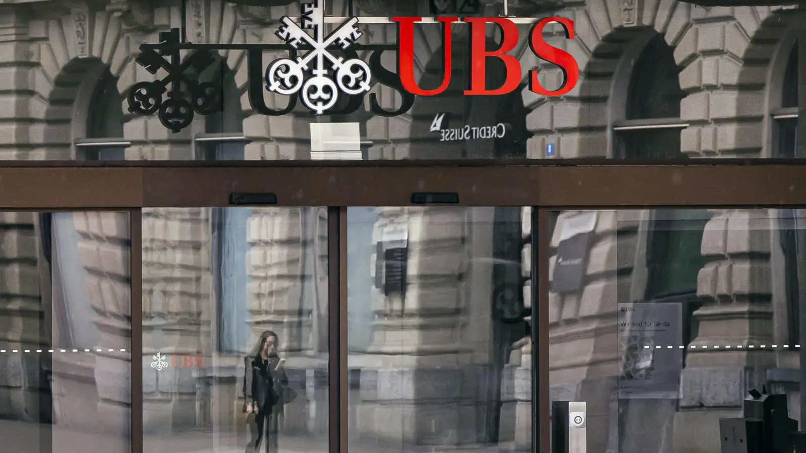 Die EU-Kommission sieht keine Bedenken bei der Übernahme von Credite Suisse durch UBS. (Foto: Michael Buholzer/KEYSTONE/dpa)