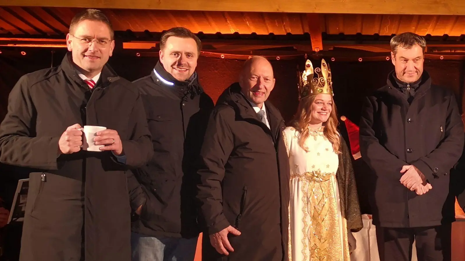 Im Advent 2022 war Ministerpräsident Markus Söder (rechts) dem Ruf des Christkinds nach Schillingsfürst gefolgt. Das Foto zeigt ihn mit Landrat Dr. Jürgen Ludwig, Landtagsabgeordnetem Andreas Schalk und Bürgermeister Michael Trzybinski (von links).  (Foto: Jürgen Binder)