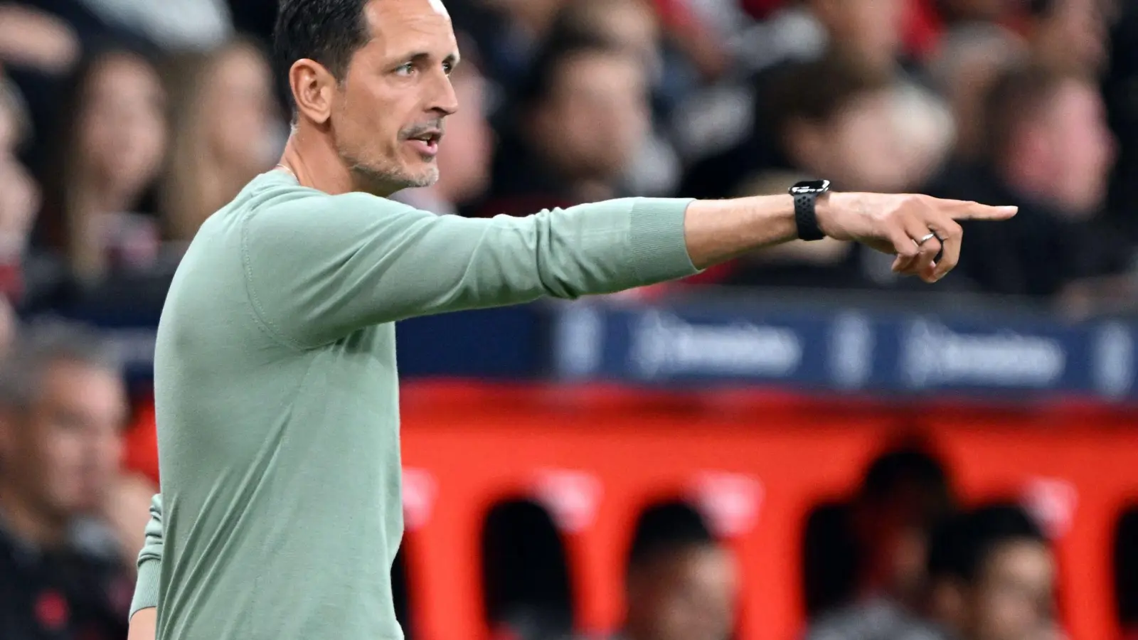 Dino Toppmöller will gegen Bayern München eine andere Mentalität seiner Mannschaft sehen. (Foto: Federico Gambarini/dpa)