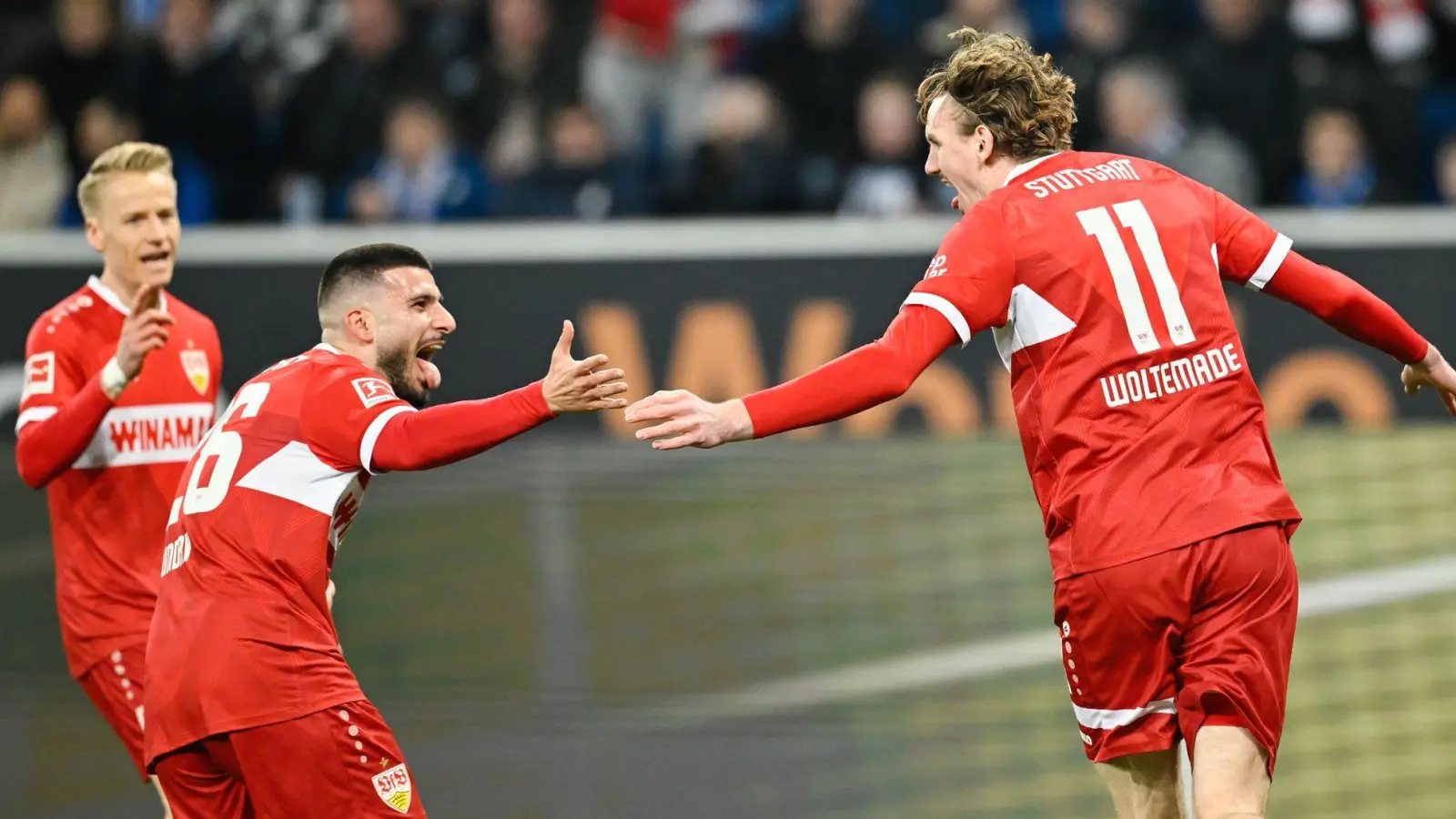 Deniz Undav (l) hat seine Meinung zum Wechseltheater um seinen Teamkollegen Nick Woltemade (r). (Archivbild) (Foto: Uwe Anspach/dpa)