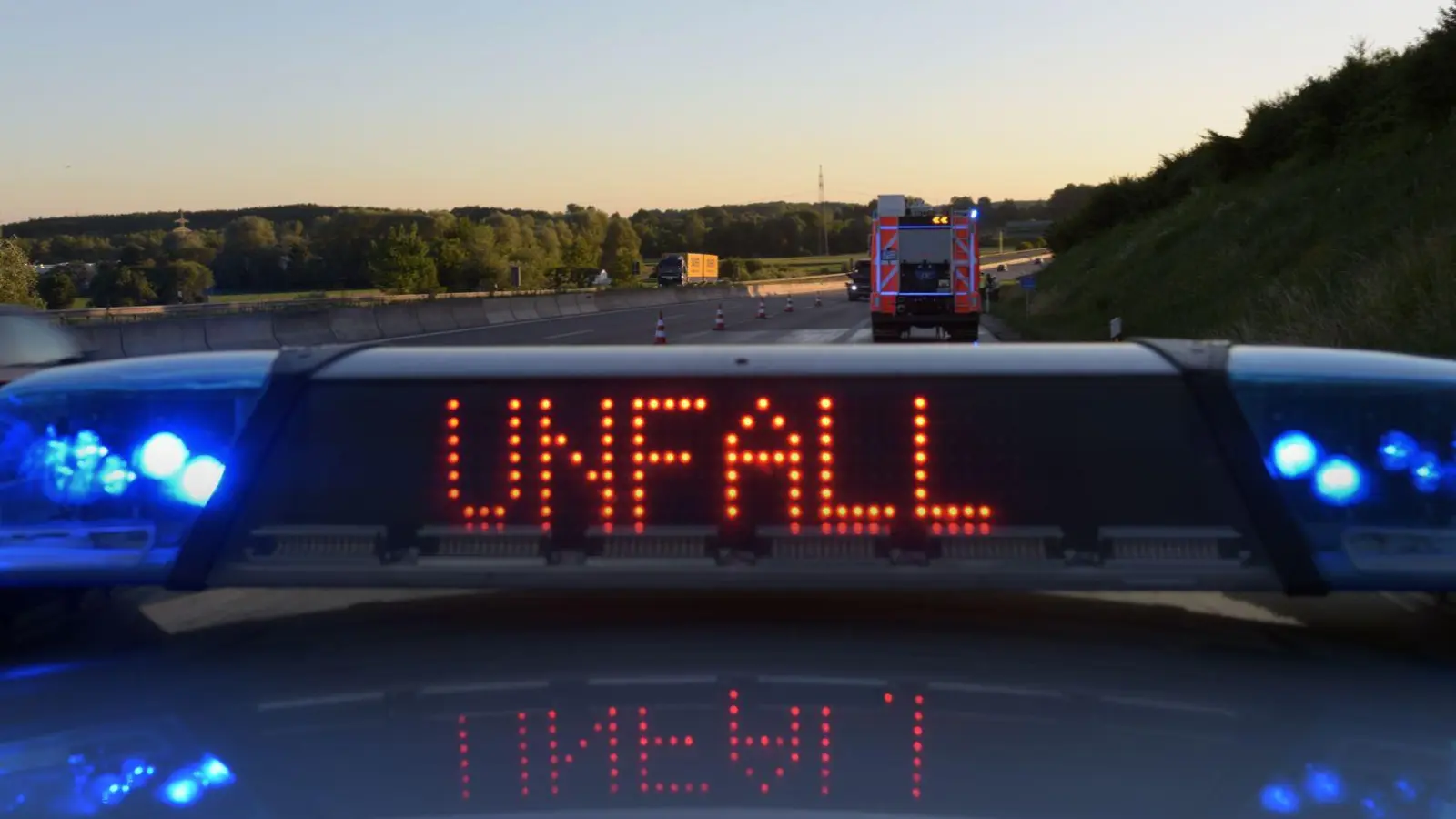 Ein schwerer Unfall hat sich an einem Stauende ereignet. (Symbolbild) (Foto: Stefan Puchner/dpa)