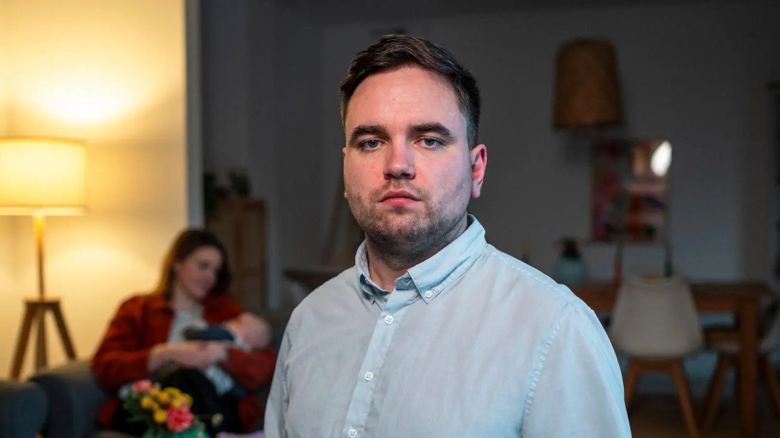 Dass das Kinderstartgeld nun nicht kommen soll, will Oliver Bernt, Vater von drei Kindern, nicht akzeptieren. (Foto: Daniel Vogl/dpa)