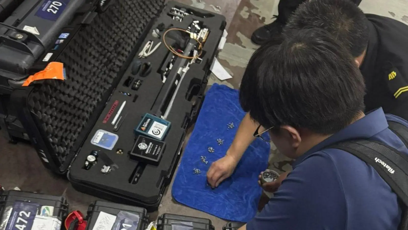 Eins, zwei, viele: Bei der Einreise in Shanghai wurde sogar die Luftgewehrmunition gezählt.  (Foto: Marco Hilger/DSB)