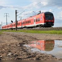 Auf der Bahnstrecke Nürnberg–Würzburg kommt es am Freitagabend zu einer Sperrung. Betroffen sind die Linien RE10, RB12 und S6. (Symbolbild: Johannes Hirschlach)