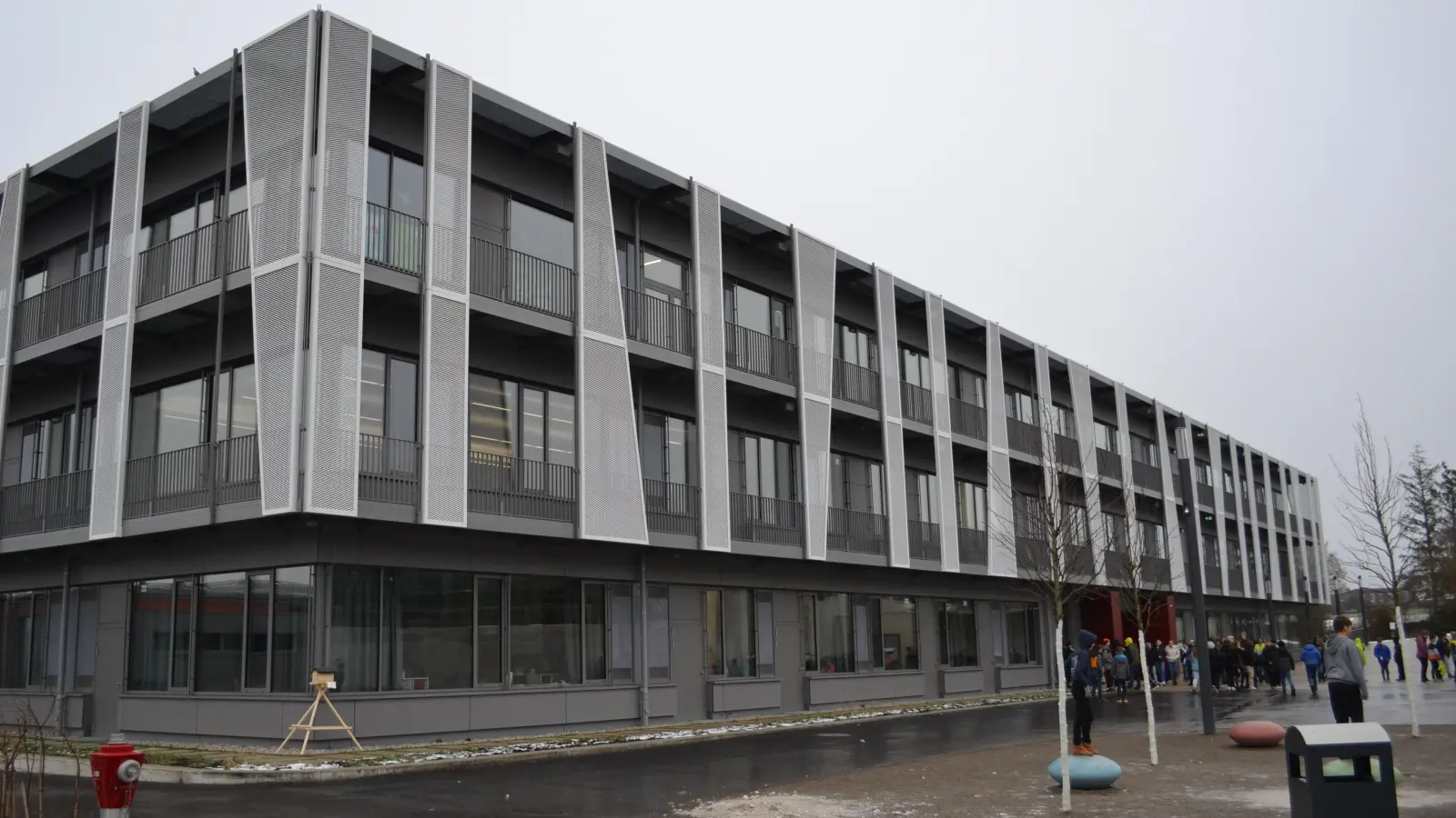 Der Rektor der Mittelschule Feuchtwangen-Land befürchtete, ein Jugendlicher könne mit einer Waffe ins Gebäude gelangen. (Foto: Ann-Kathrin Wanger)