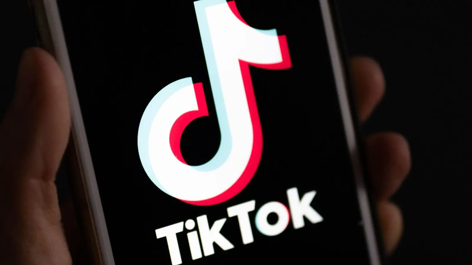 TikTok hat mittlerweile nicht nur China, sondern auch Europa und die USA erobert. (Symbolbild)  (Foto: Monika Skolimowska/dpa)